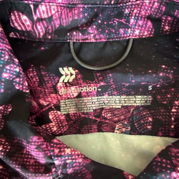 All in Motion Quick Dry, Button Front Men's Sz Small Black + Pink Poly Hawaiian - Picture 3 of 4